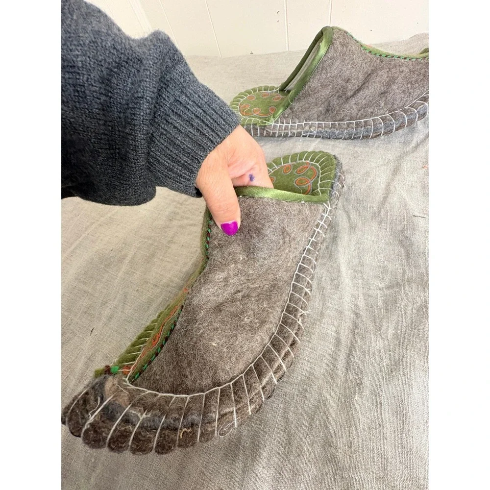Handmade Felted Wool Embroidered Slippers Green Brown Pointed Toe Size 42 - Picture 5 of 10